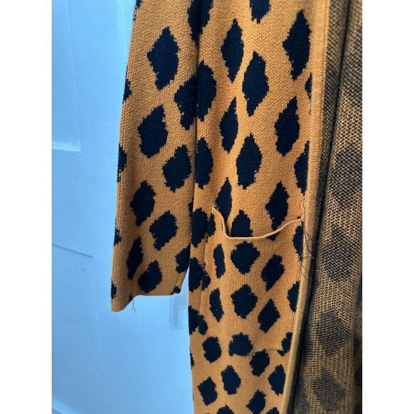 Vero Moda woman size, medium, black, and brown patterned cardigan - Picture 4 of 10